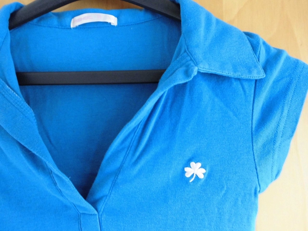 T-Shirt mit Kleeblattstickerei