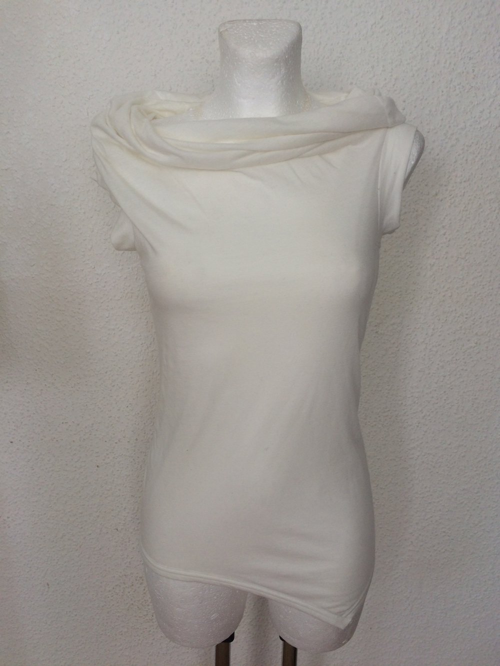 LE CIEL BLEU Japanisches Designer Top mit FALTEN-DRAPÉS, T-Shirt mit Asymmetrischem Saum in weiss