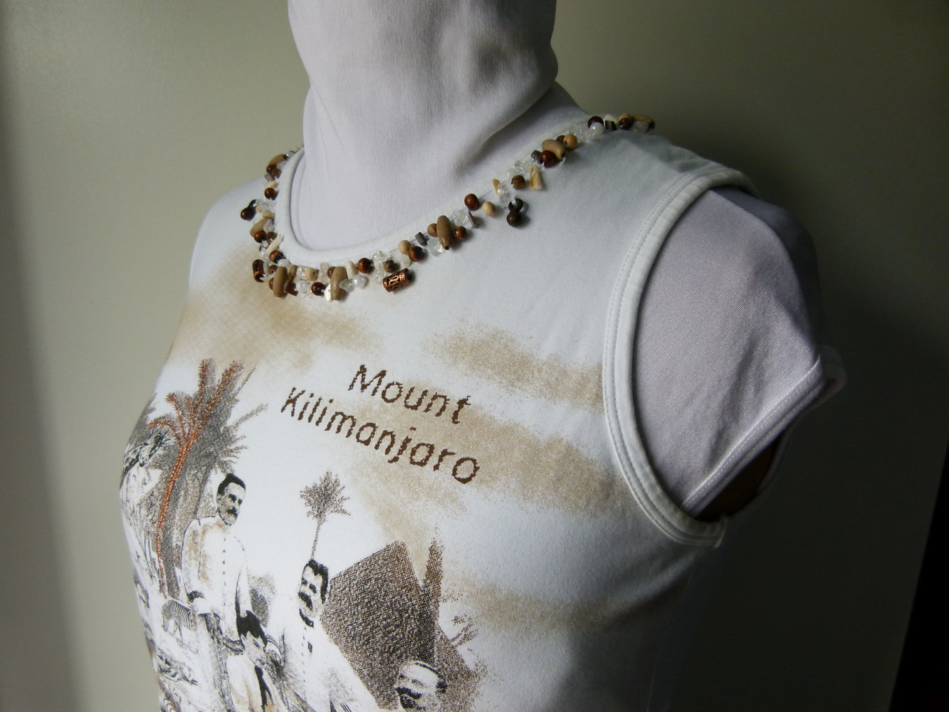 Top mit Vintage-Motiv und Perlen Verzierung, weiß braun sepia, Boho Mori Sommer Goa Festival
