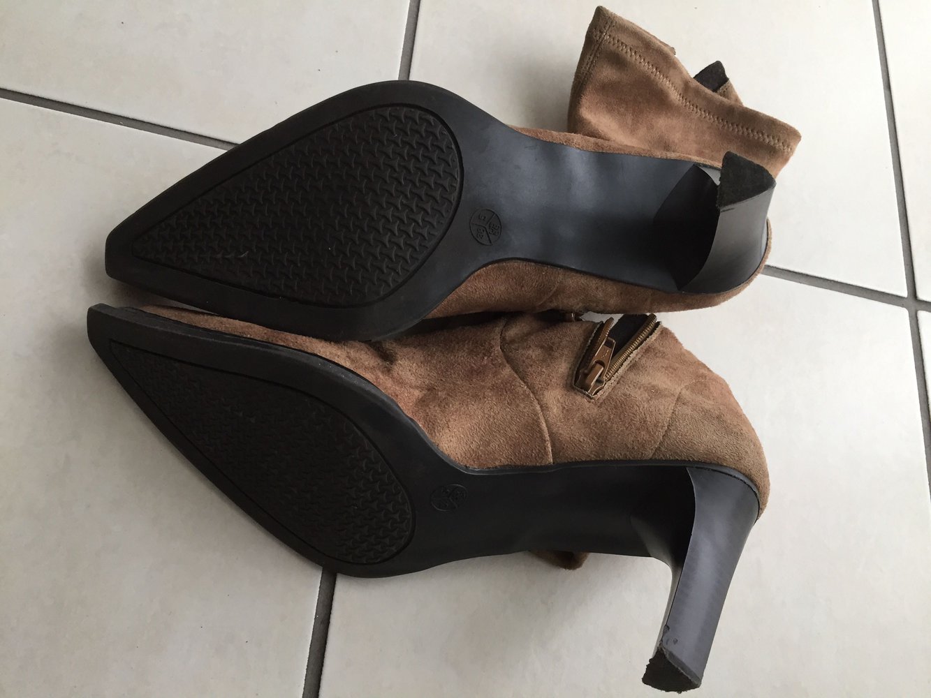 Schicke Stiefelette Wildleder Cowboystiefel Stiefel Schuhe Spitze Form 38 Absatz 