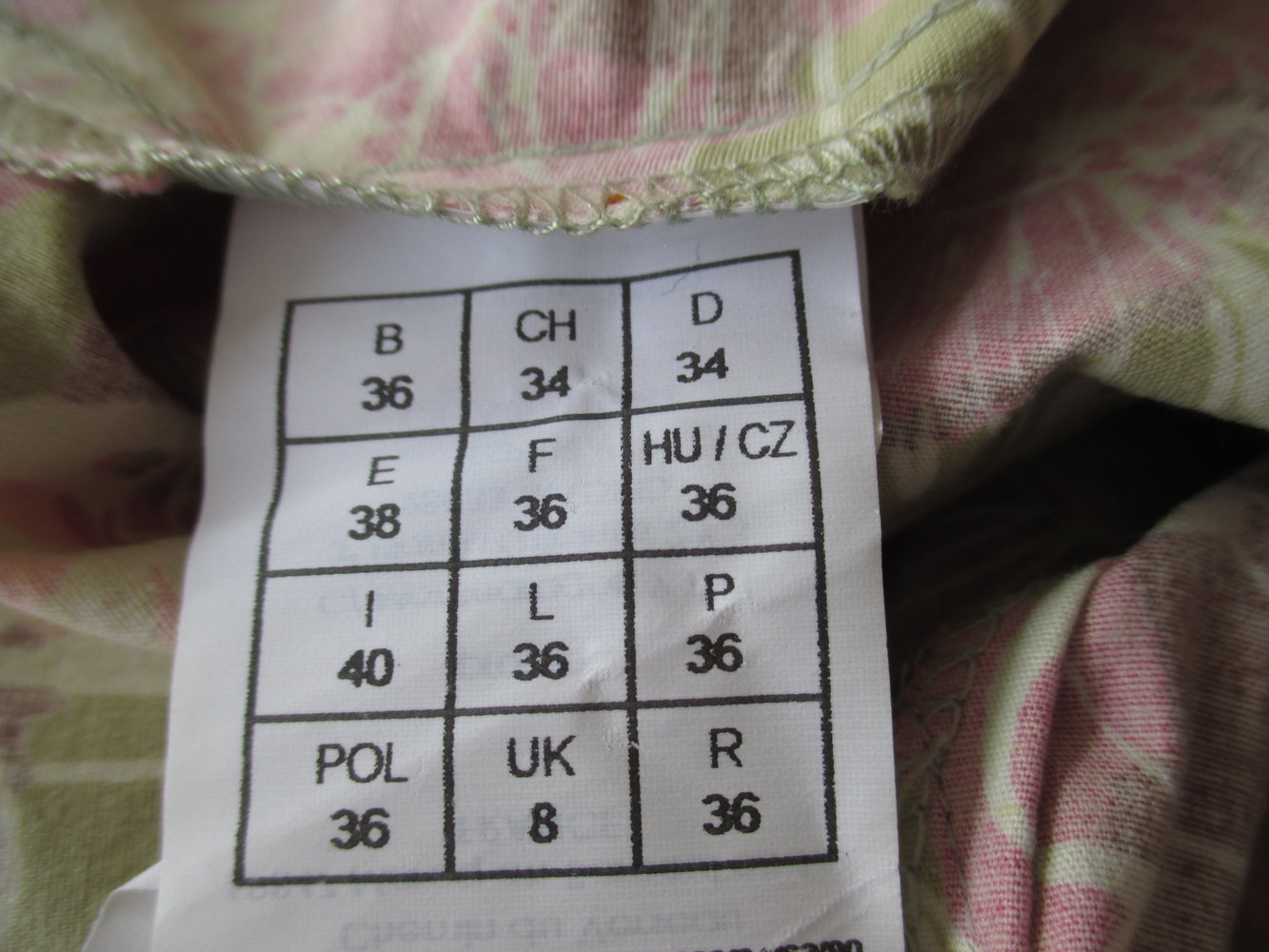 Promod, zuckersüßer schwingender Frühlingsrock, grün - rosa, Gr. 34mit Kellerfalten