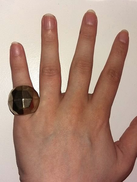 großer H&M Ring aus beschichtetem Plastik * goldfarben