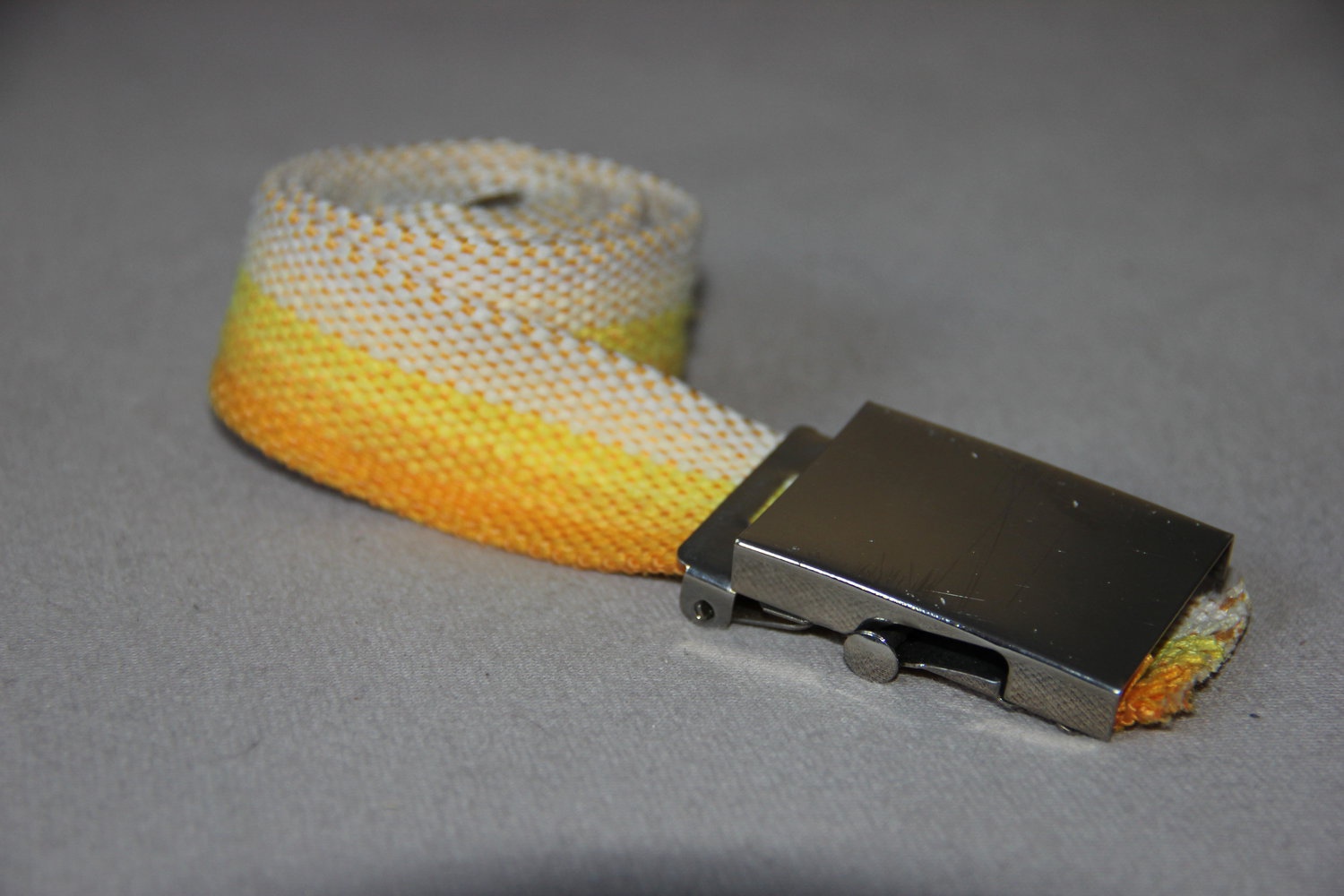 Gelbgestreifter Stoffgürtel