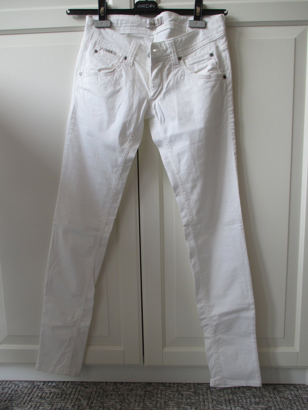 weiße Jeans, Einstein; sexy woman, skinny, niedrige Leibhöhe, 5 pocket, Gr. 34 / 36 XS