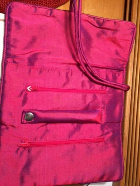 Rote Seiden- Schmucktasche / tribal art 