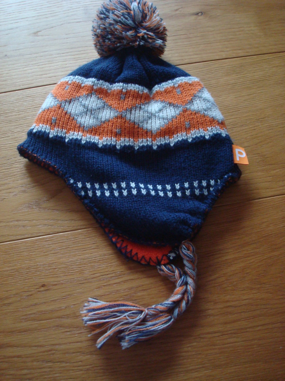 warme Mütze mit Ohrenklappen und Bommel