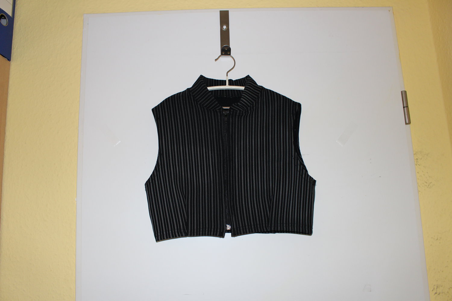 166. Westentop, Nadelstreifen, Gr. 146-152