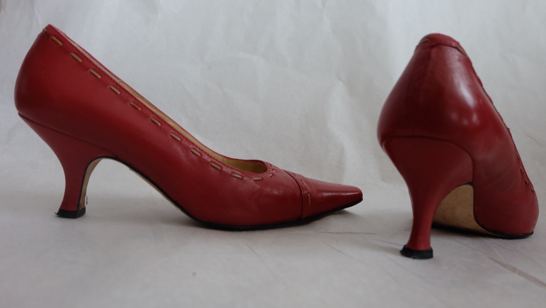 Vintage Rote Pumps, Spitze Form mit Pfennigabsätzen 