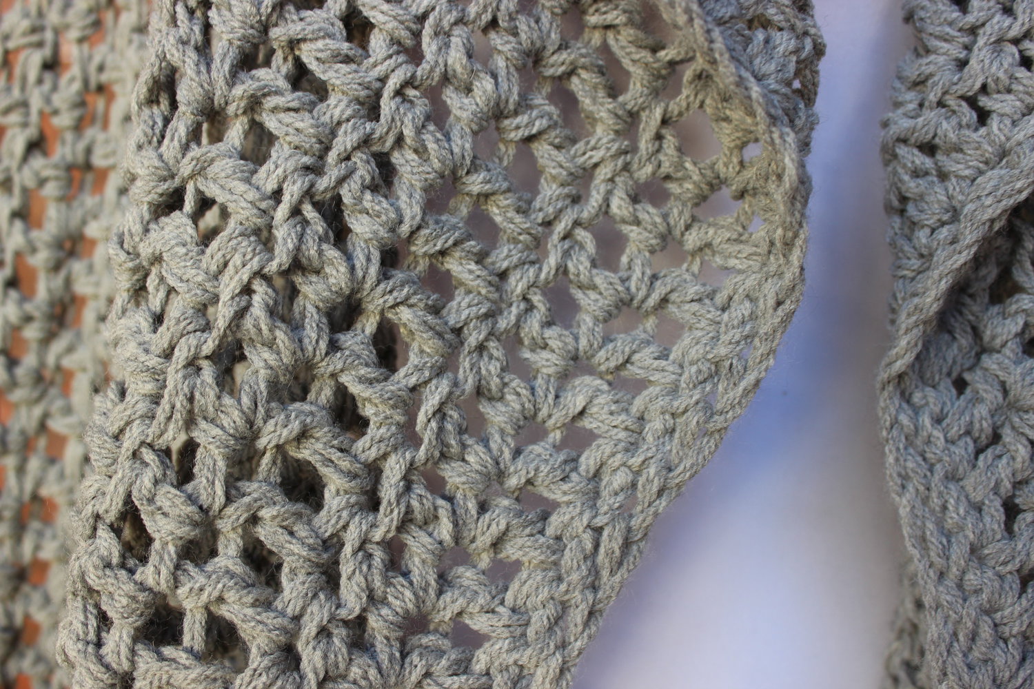 hellgrauer gehäkelter XXL Schal, DIY Unikat