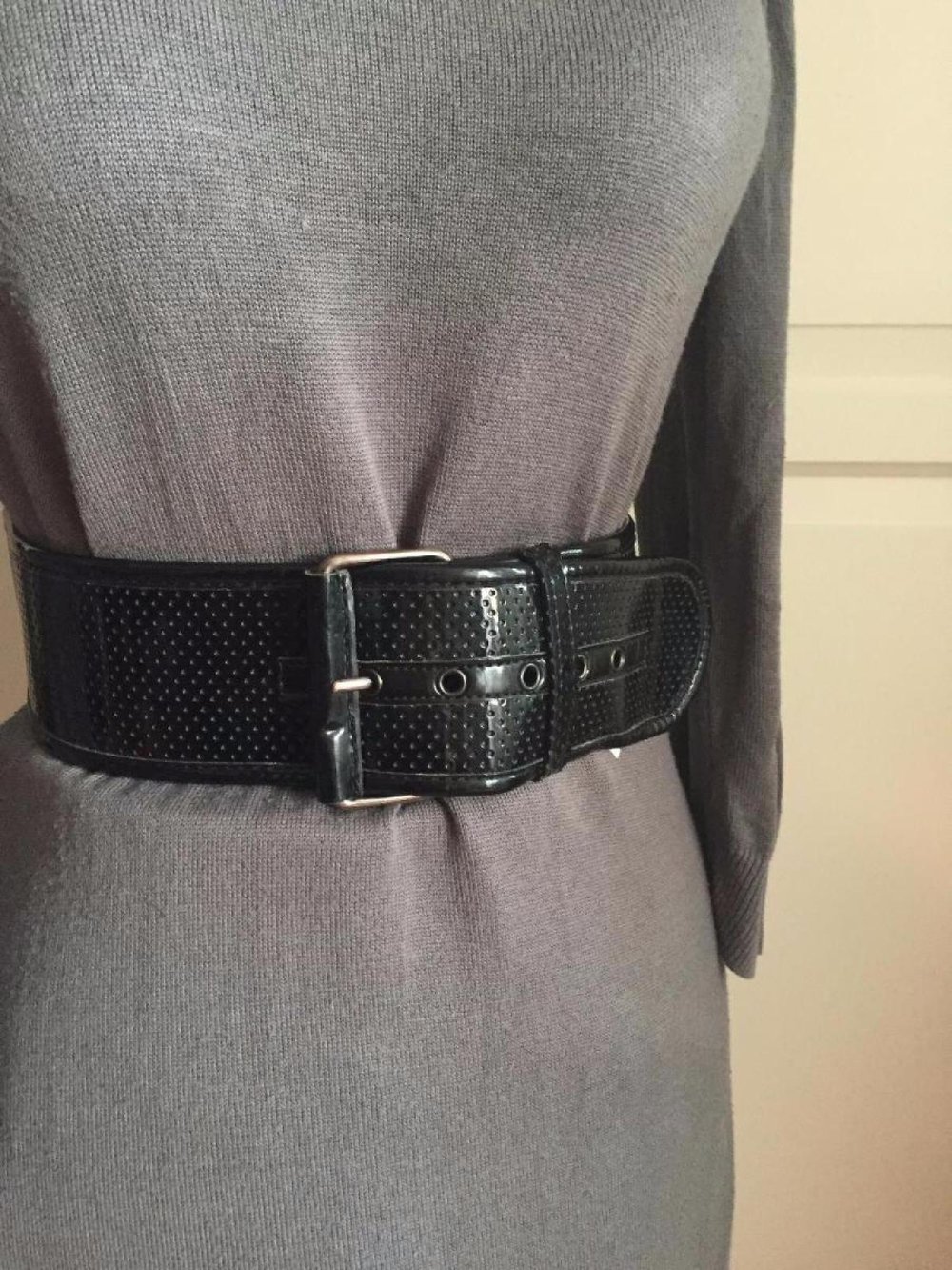 Breiter Gürtel aus Lack 80s 90s Style