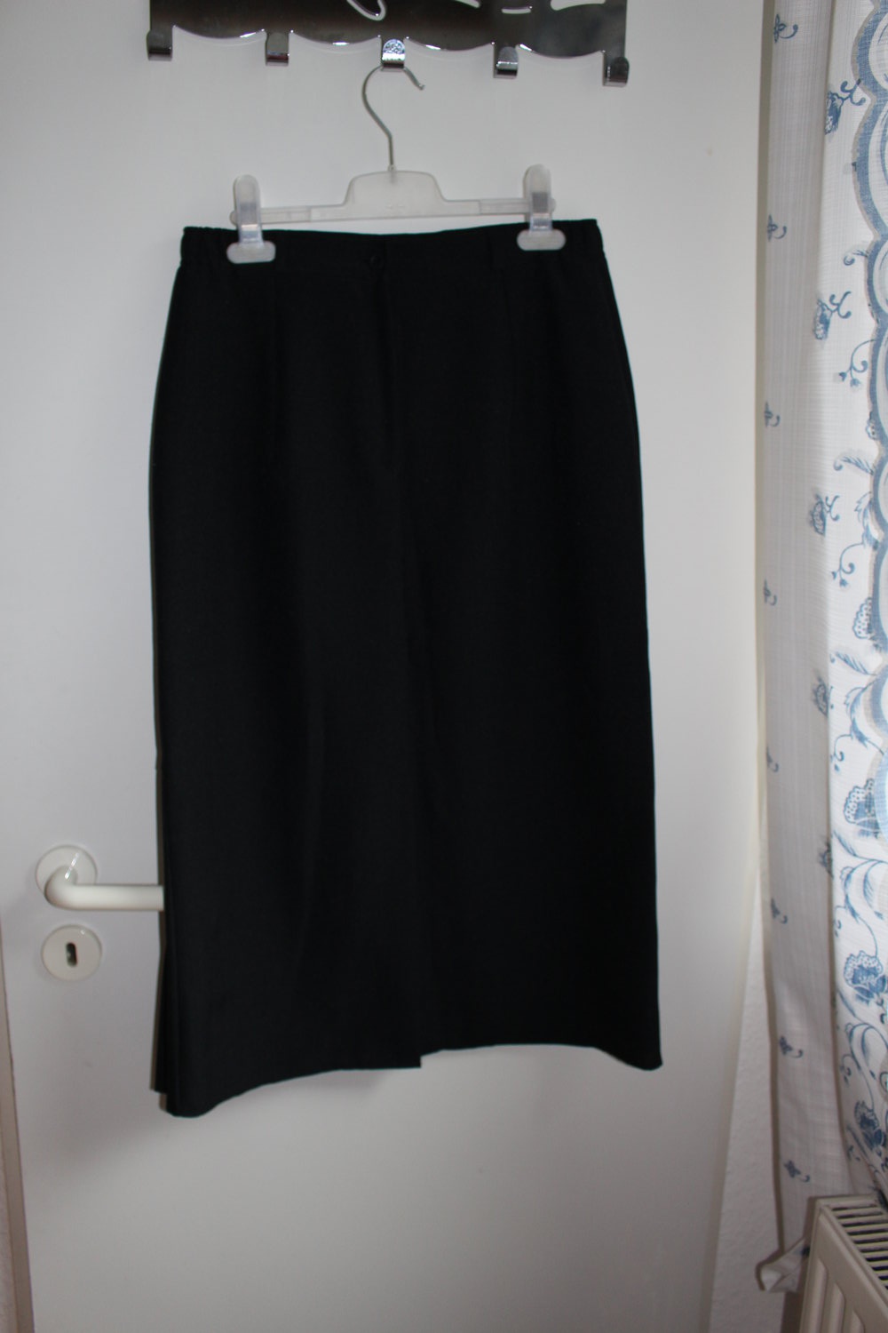 137. Rock von C&A, schwarz, wadenlang, Gr. 38-40, festlich-elegant