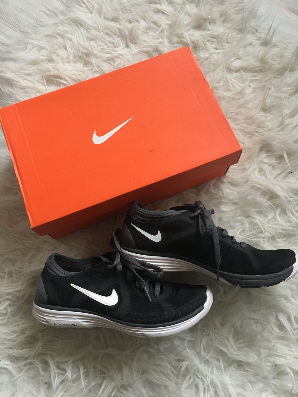Nike Sportschuhe - Gr. 37,5