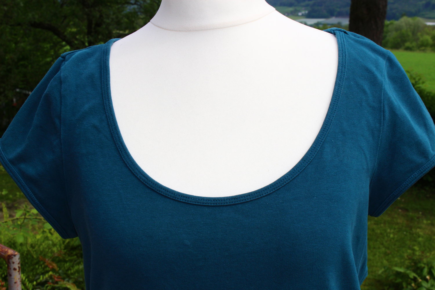 petrol grünes T-shirt