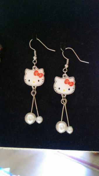 Hello Kitty Ohrhänger mit Perlen