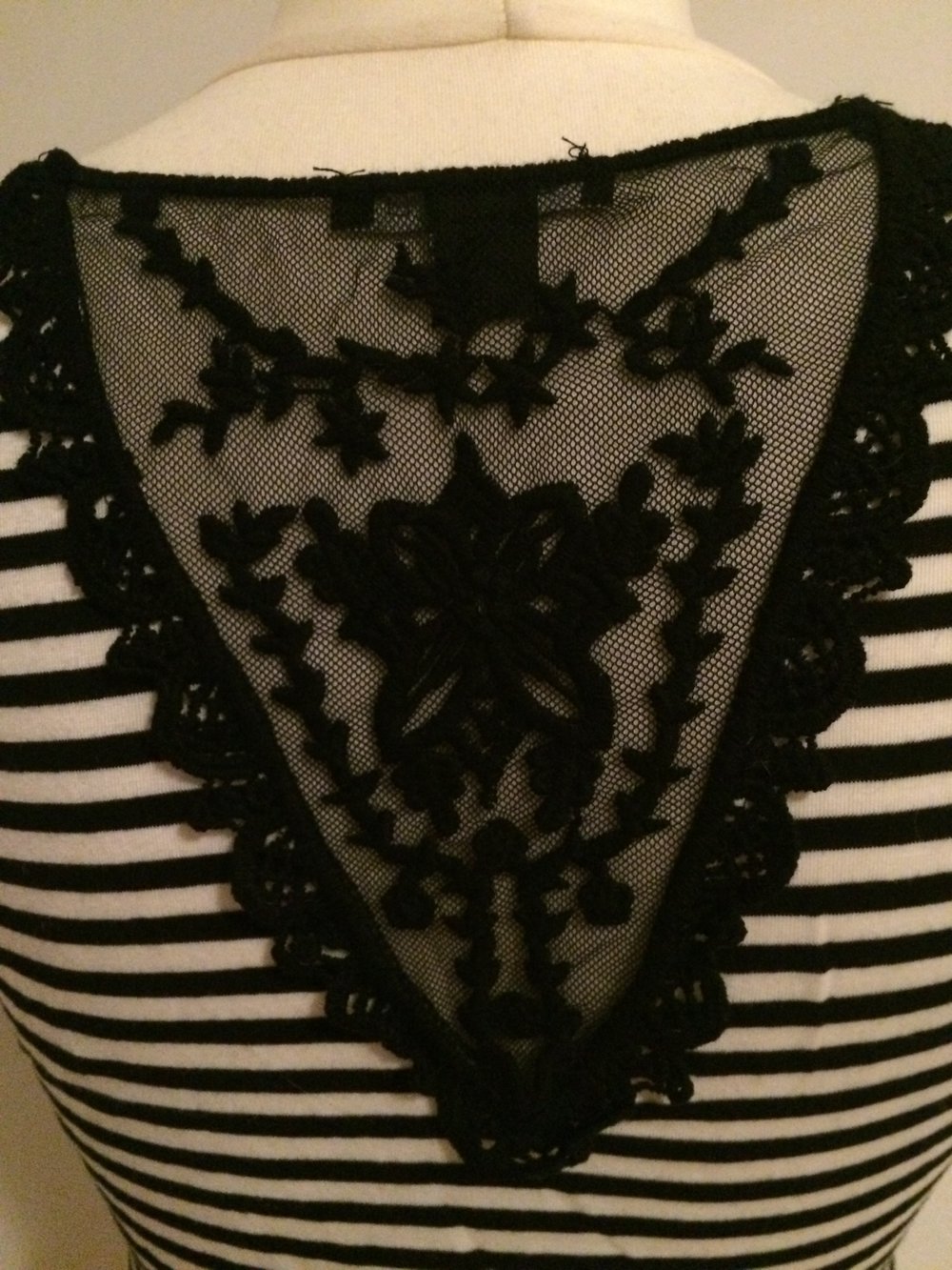 schwarz weiß gestreiftes T-Shirt