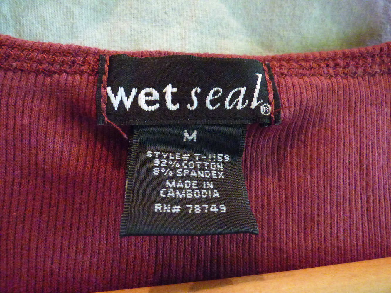 Hübsches rotes Rippentop