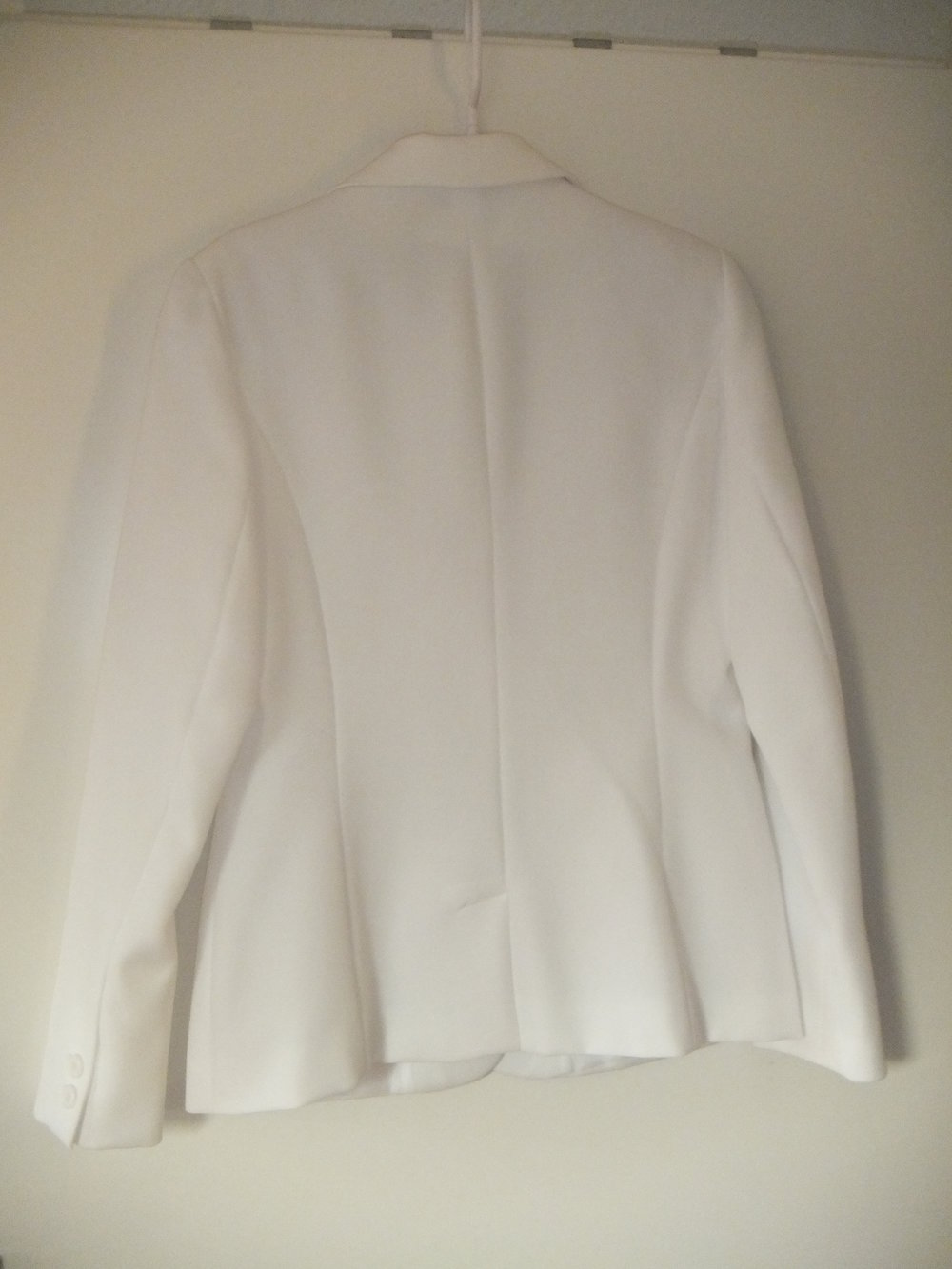 Neuer weißer Blazer