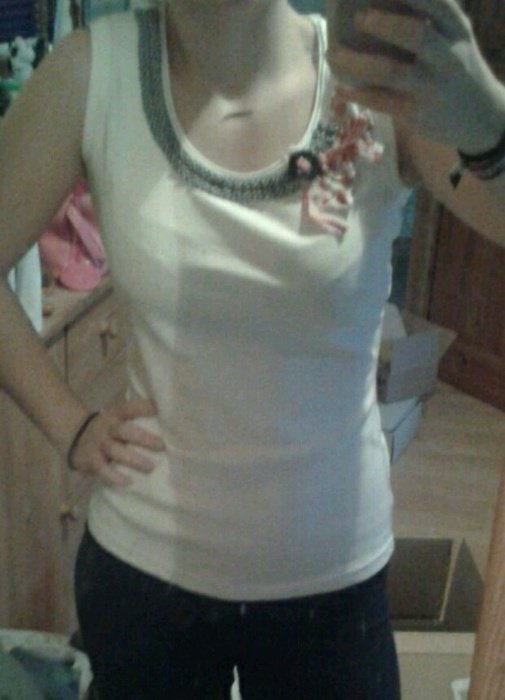 Tanktop weiß Verzierungen