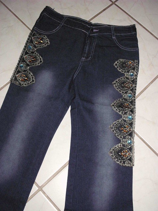 Neue Jeans, Stickerei & Steine, ca 146/152, Messen!