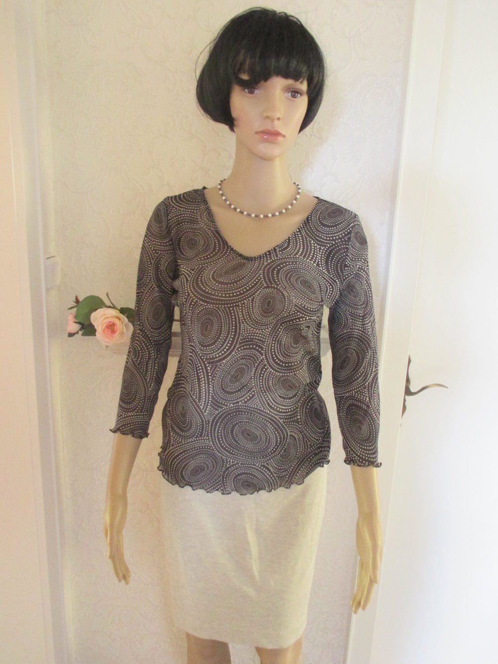  NEU * 60er Jahre Retro- Grafik- Style * Dreiviertel Arm * Chiffon * T- Shirt * Bluse 