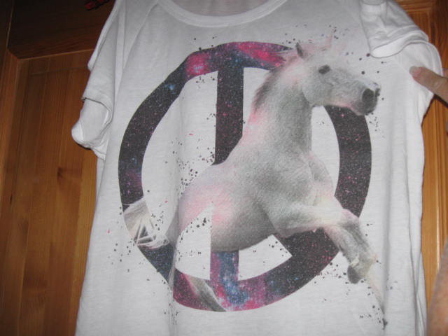 *** Shirt mit Einhorndruck ***