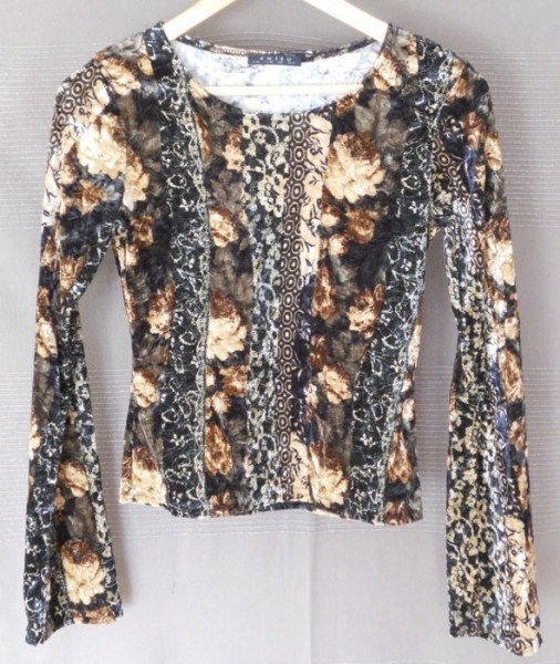 Samtiges Oberteil Schlagärmel