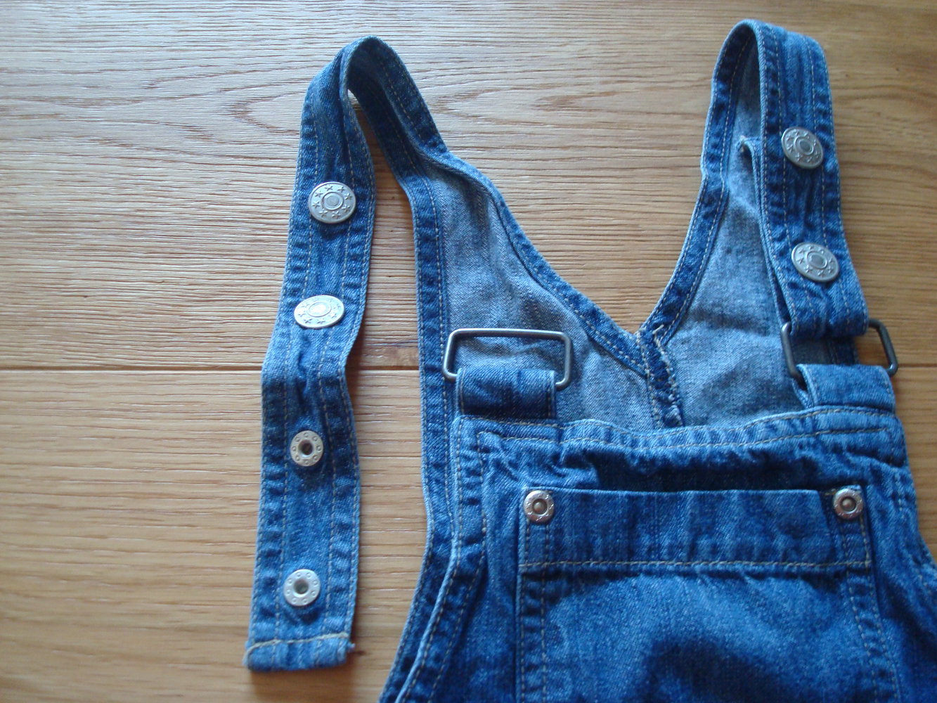 süße Latzjeans für Jungen