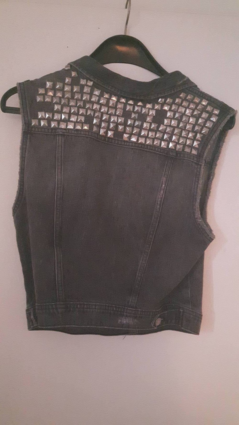 Trendige Jeansweste im Usedlook