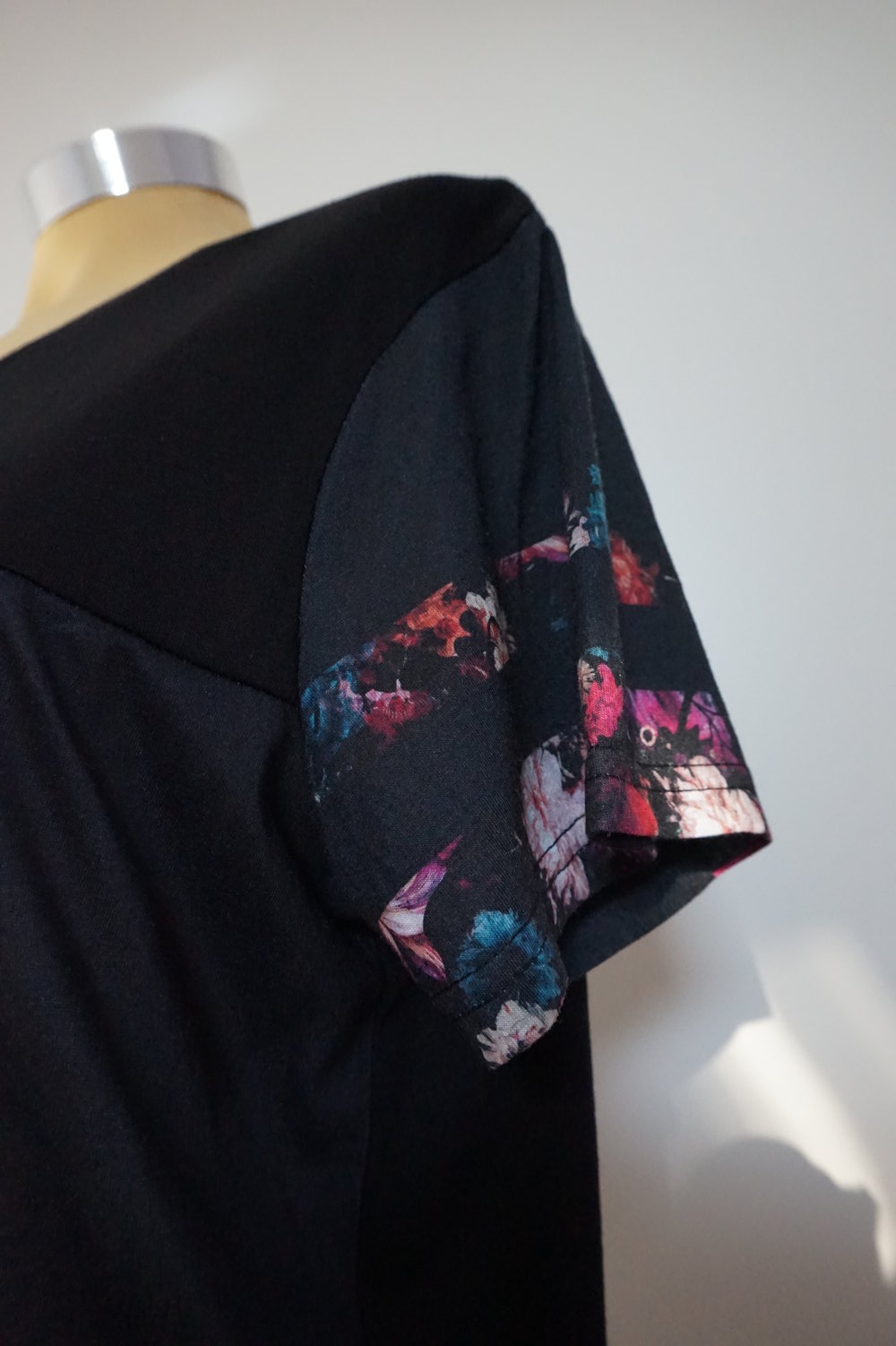 all about eve Blumen  shirts