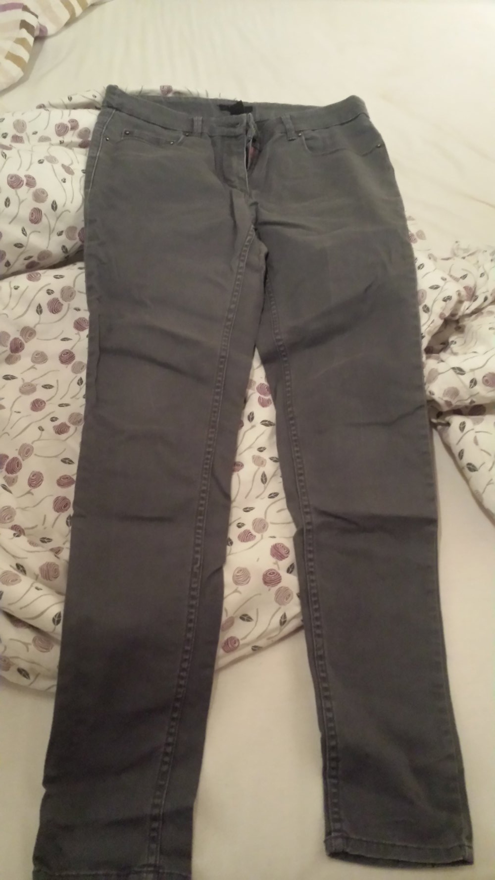graue Jeanshose