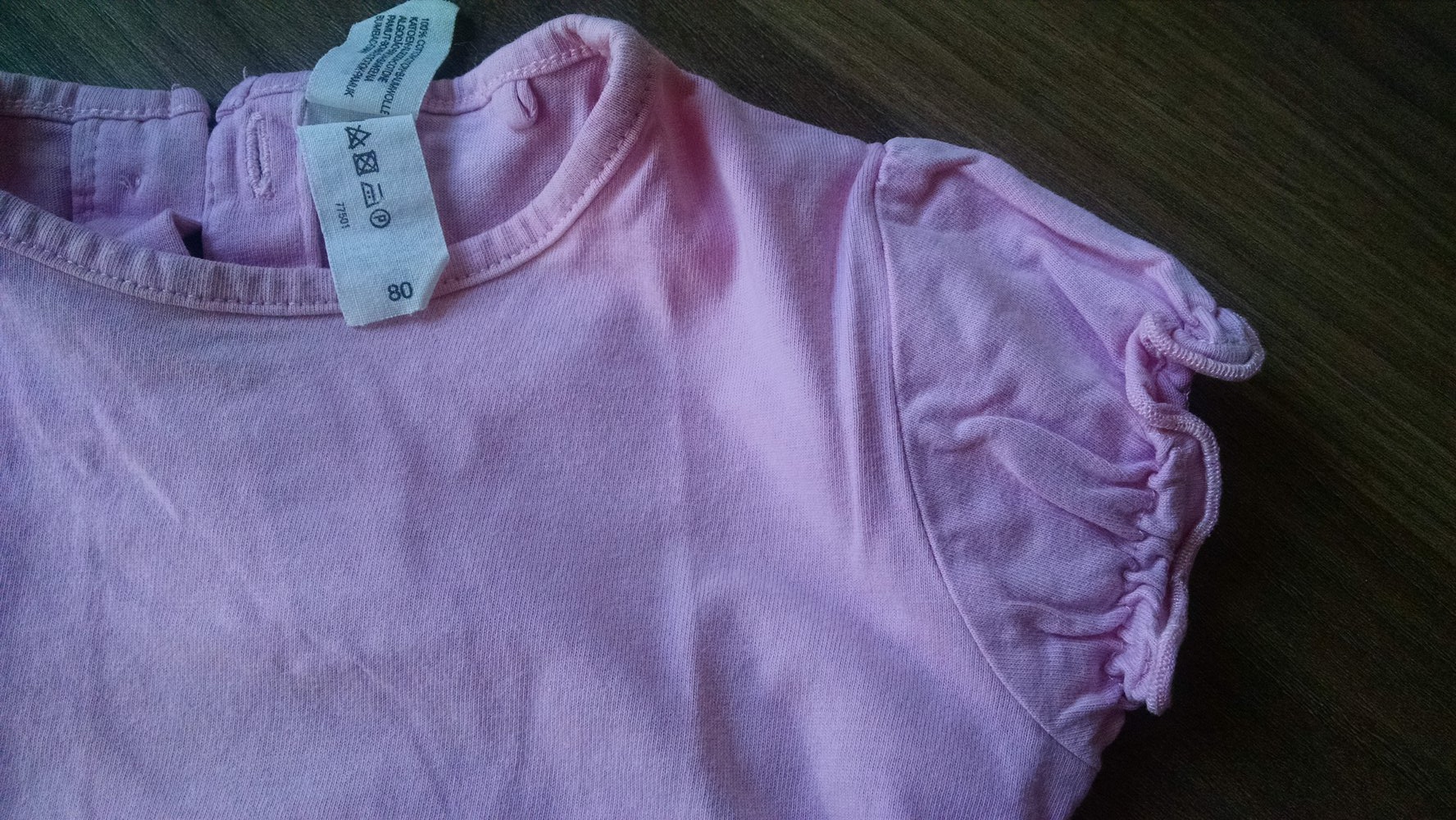 Süßes T-Shirt mit gerüschten Ärmel Gr. 80