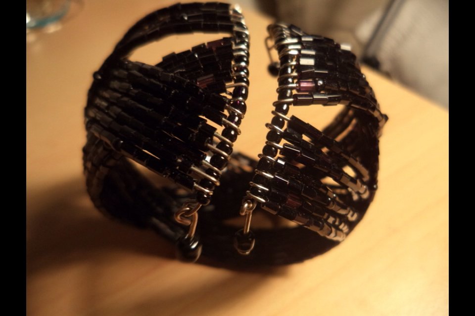 Schwarzes Glitzer Armband 