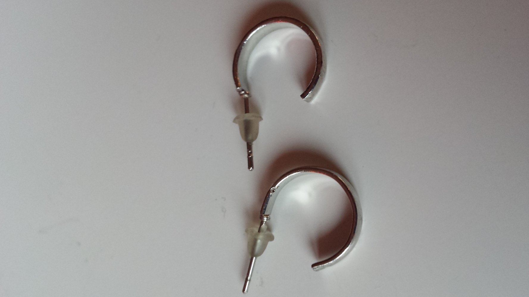 kleine Halbcreolen silberfarben