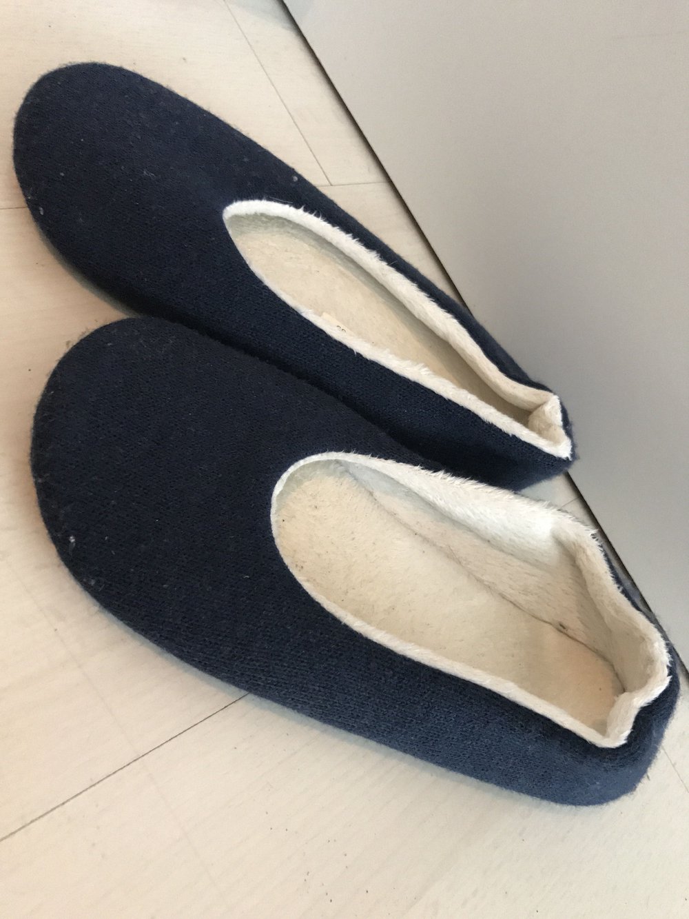 verkaufe flauschige Hausschuhe