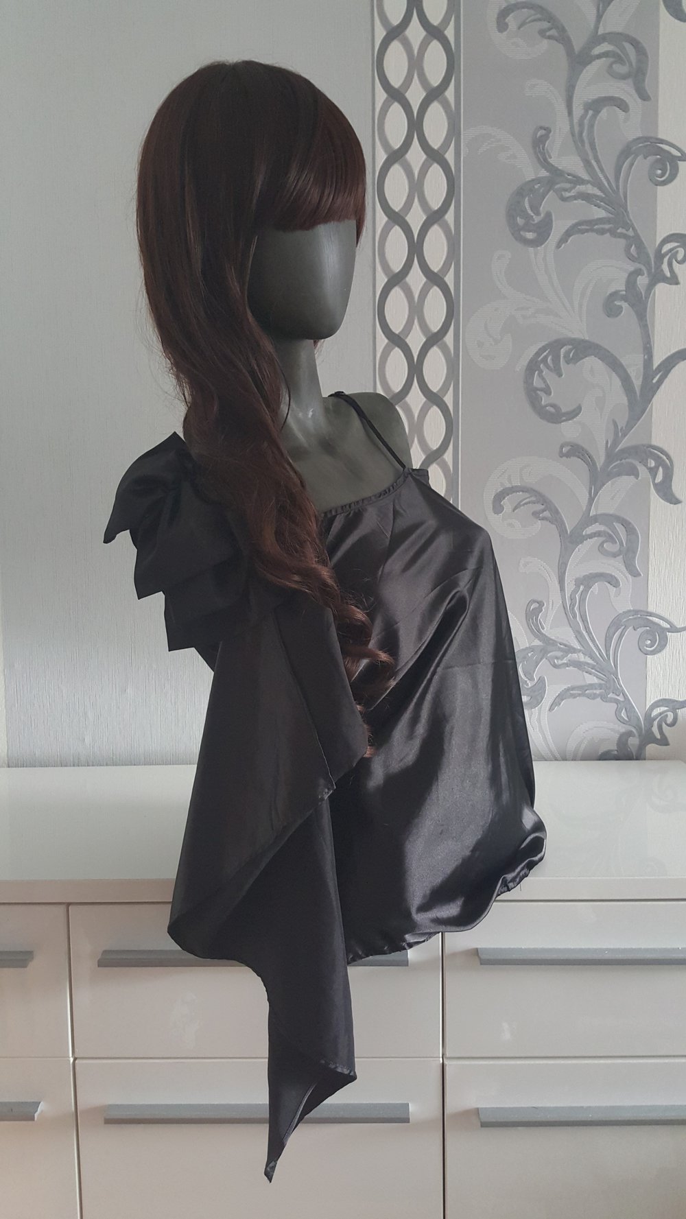 Schwarzes Oberteil mit großer Schleife 38 M