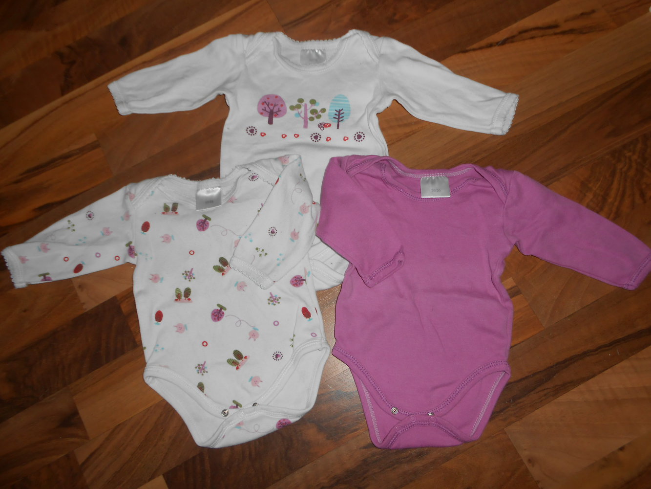 3 Bodys 50/56 weiß pink