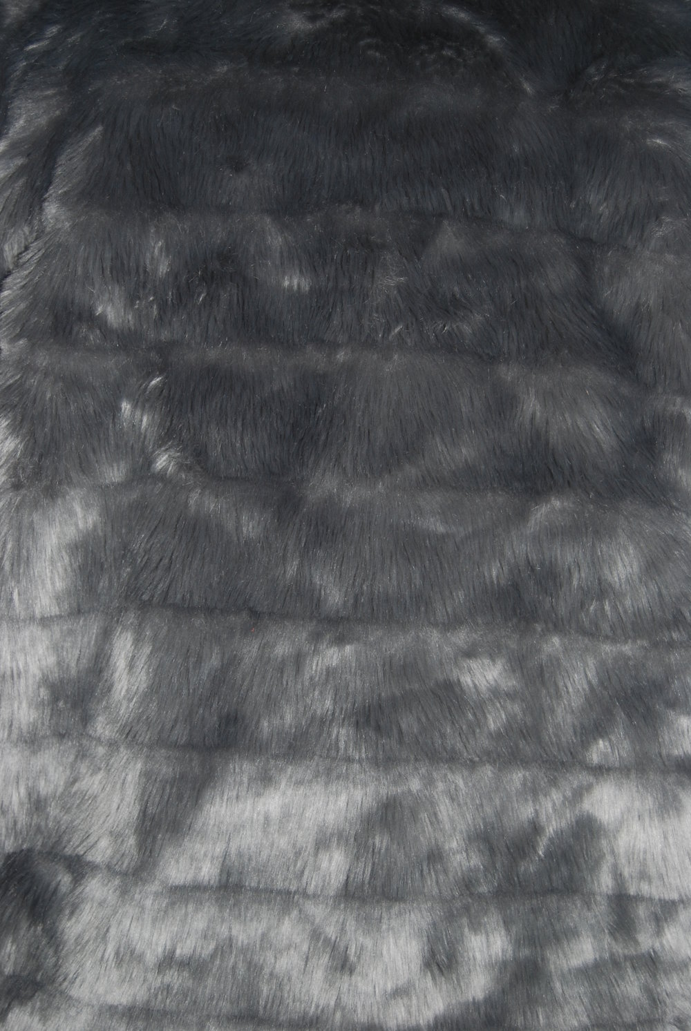 Grauer Fake-Pelzmantel