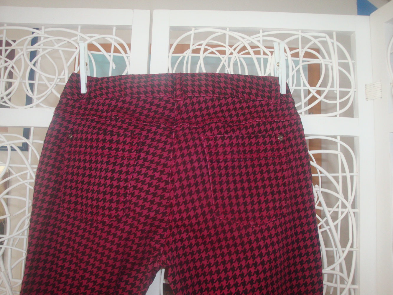 auffällig gemusterte Hose gerades Bein