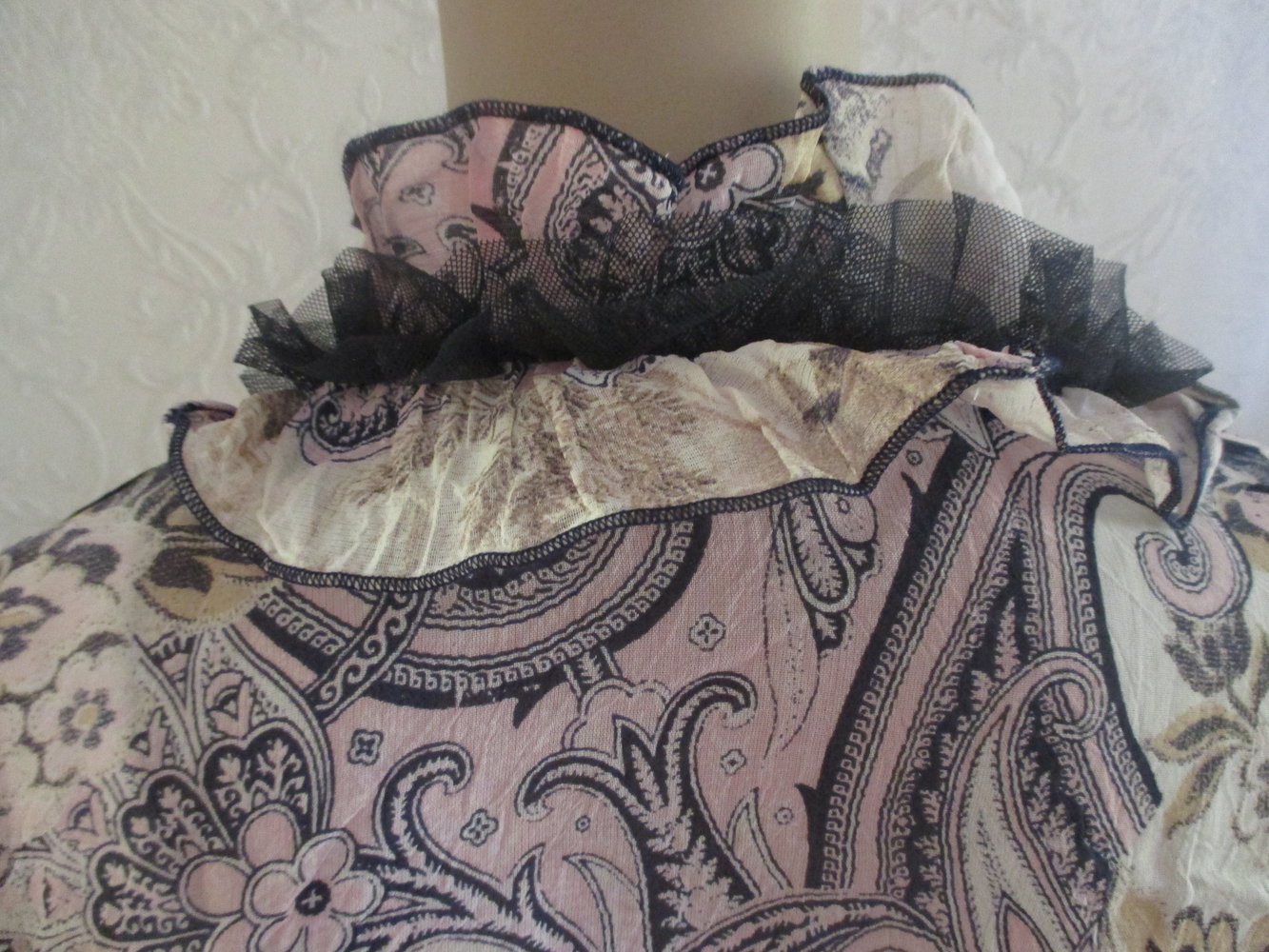 NEU Blüten Paisley Romantik Animal Seiden-Gorgette Crinkel Volant BLUSE 