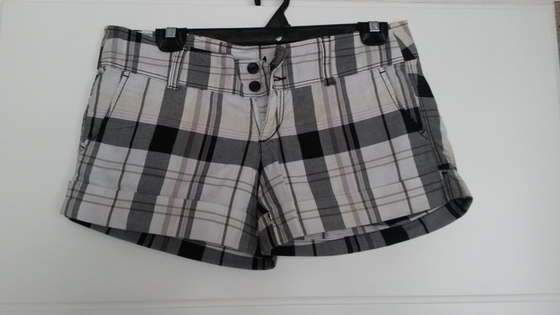 Karrierte Shorts schwarz, weiß, grau, rosa