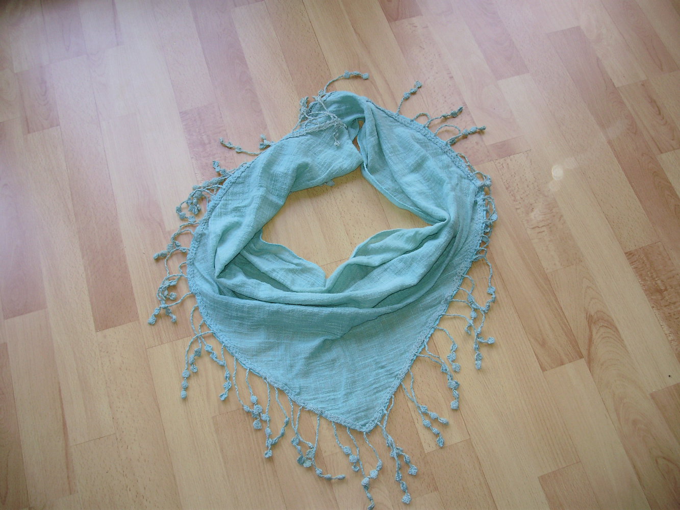 Tuch Dreieckstuch grün Häkelbommeln