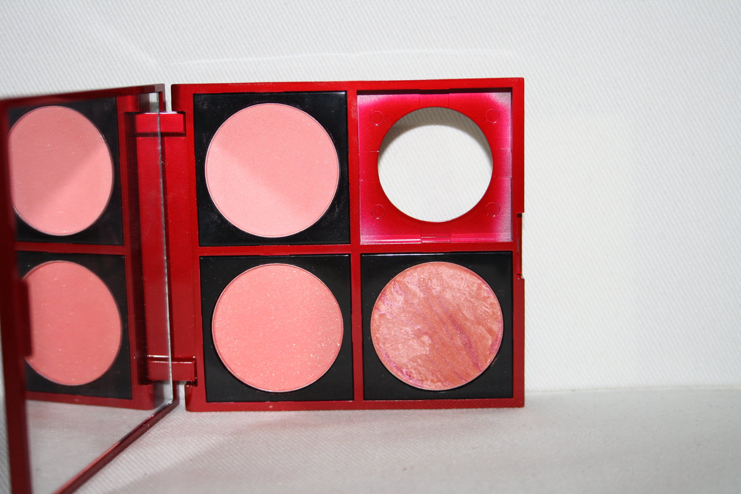 * Fashionista Blush Palette