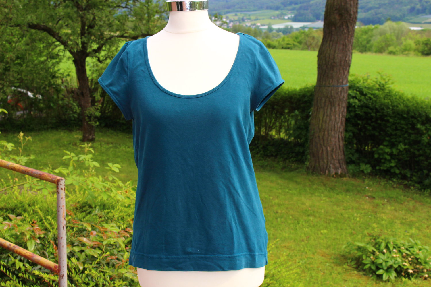 petrol grünes T-shirt