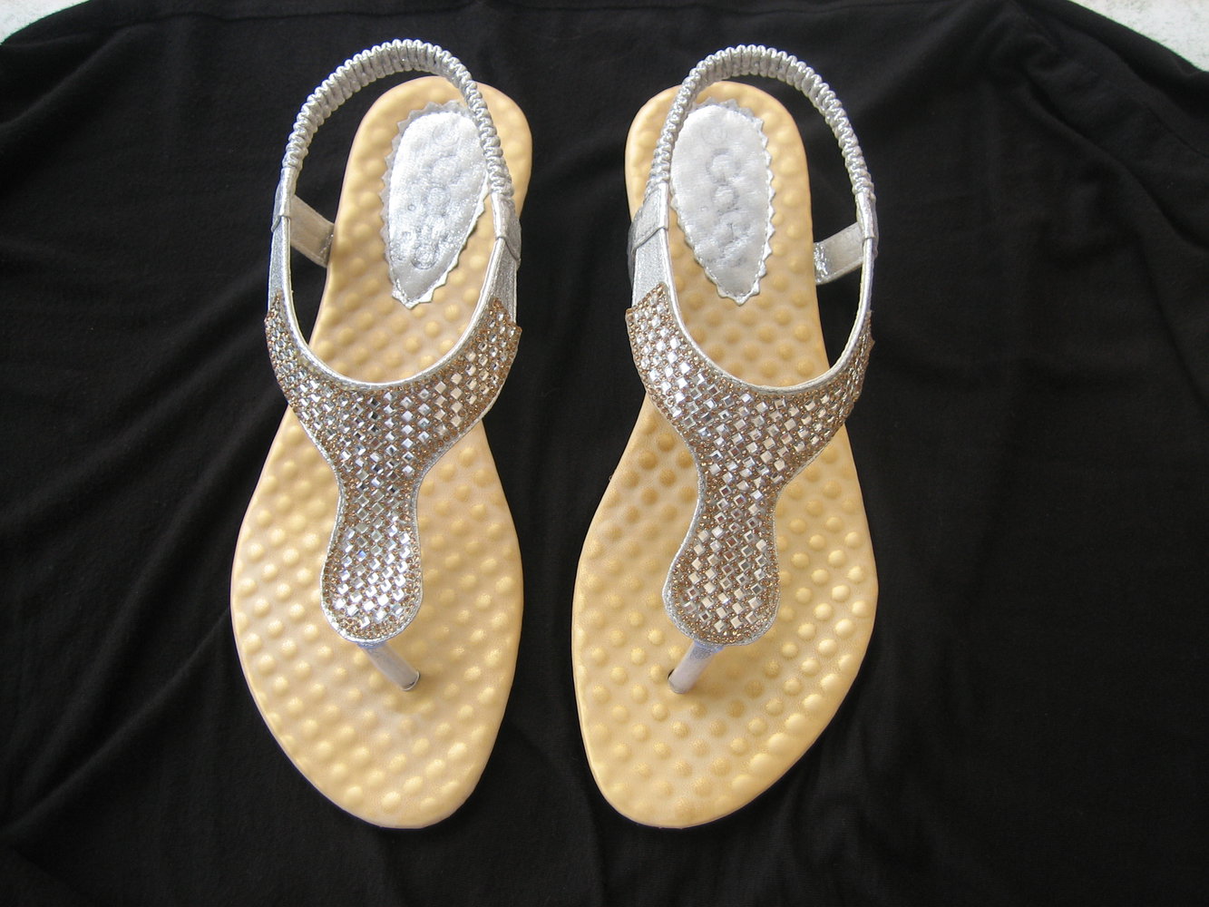 Superedle Sandaletten Gr. 39, Zehensteg-silber/gold, Straßsteine