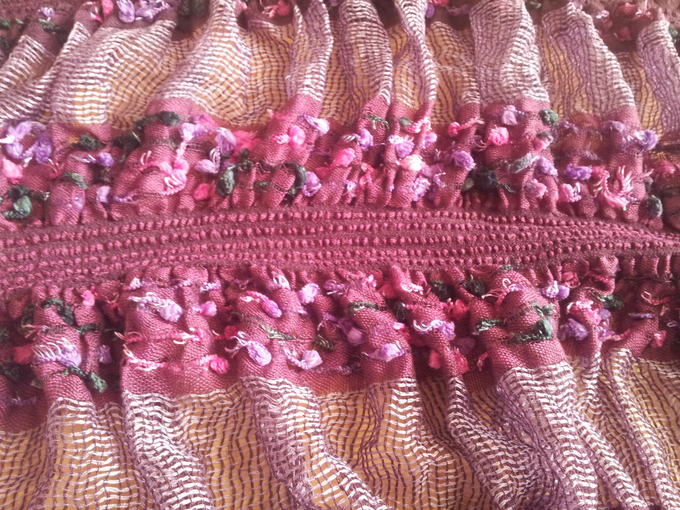  Rüschen Schal Raffschal Tuch lila rosa magenta Fransen