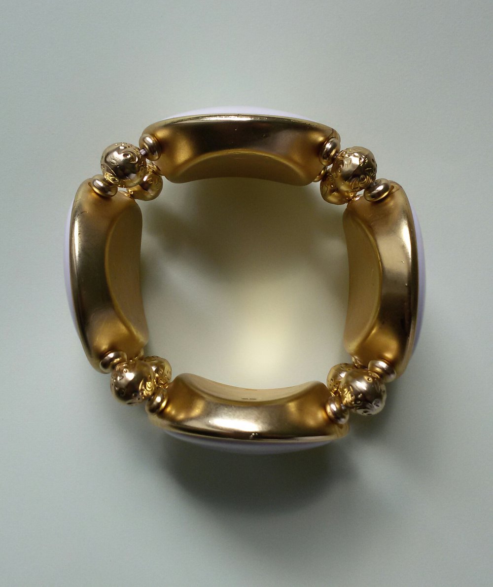 Attraktives Modeschmuck-Armband, goldfarben mit weißer Keramik Optik 