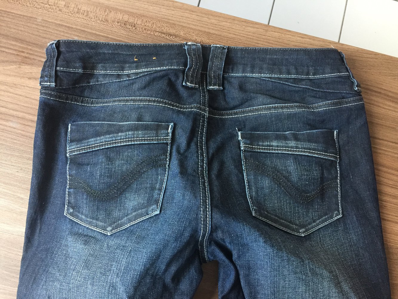 Dunkle Jeans 