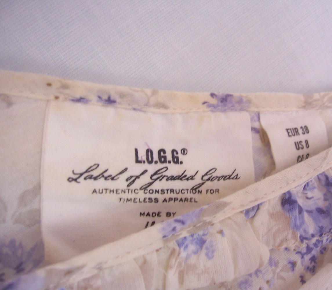 h&m leichtes Sommerkleid mit Blumen, Gr. 38/S, creme/weiß/beige Kleid sommerlich kurz ärmellos knielang, Baumwolle, V-Ausschnitt