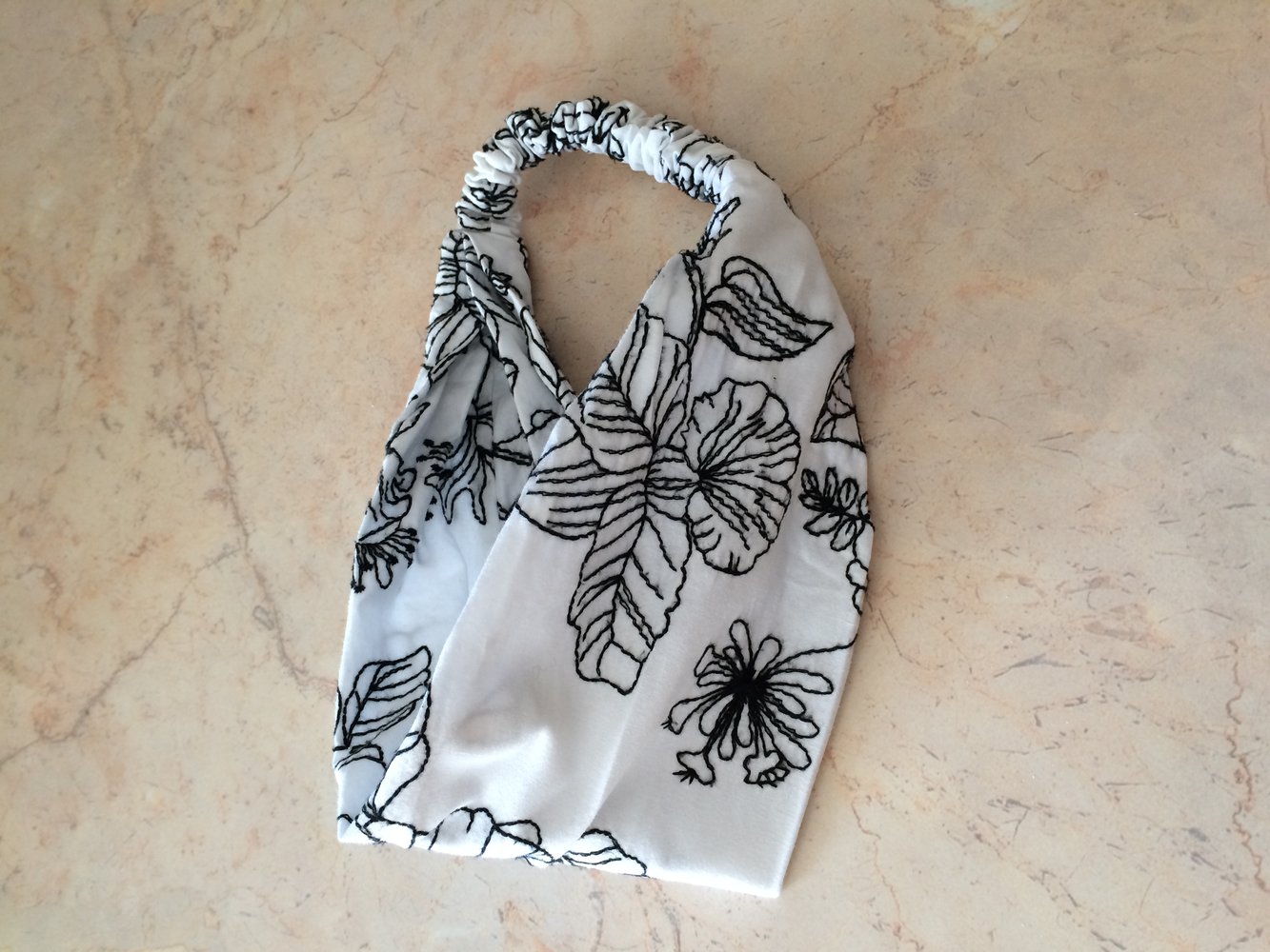 Stirnband/Haarband weiß mit Stickereien 