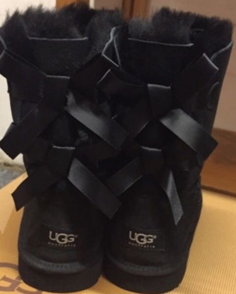 Ugg Boots in schwarz mit 2 Schleifen